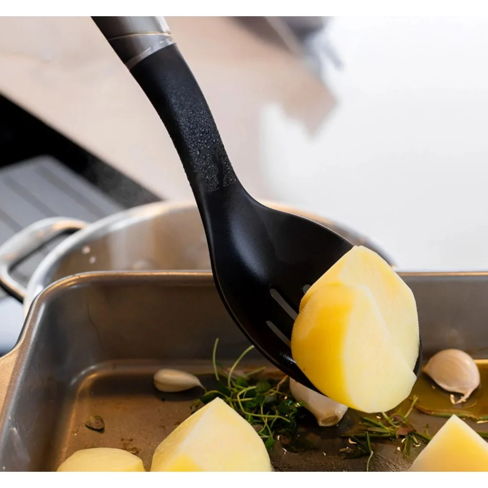 Ложка кухарська KitchenAid Classic для сервірування з прорізами 34 см чорний (KHH004OHOBEG) — фото 3