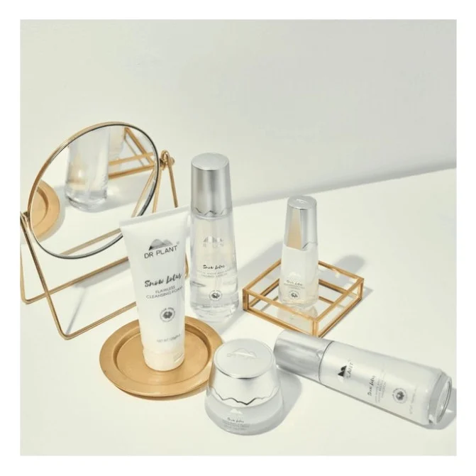 Пінка для вмивання Dr. Plant Snow White Moisturizing Cleansing Foam Зволожувальна 120 г (4582538102754) — фото 5